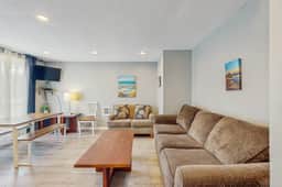 Dog Friendly Room with Kitchen Located Near the Beach and Downtown - Image 4