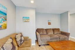 Dog Friendly Room with Kitchen Located Near the Beach and Downtown - Image 3