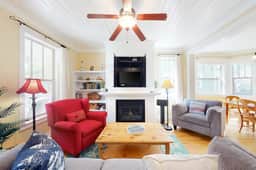 Dog Friendly Home with Private Hot Tub Free WiFi Decks and Gas Grill - Image 2