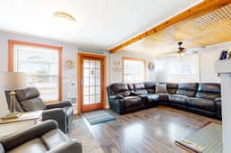 Dog Friendly Cottage with Private Hot Tub Close to Beach and Downtown - Image 3