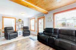 Dog Friendly Cottage with Private Hot Tub Close to Beach and Downtown - Image 4