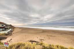 Dog Friendly Oceanfront Home with Easy Beach Access, Large Deck & Walk to Park - Image 3