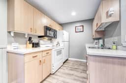Dog friendly Two Room Combination Walk to Downtown and the Beach - Image 3
