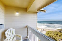 Dog Friendly Studio Condo with Ocean Views WiFi Close to Everything - Image 2
