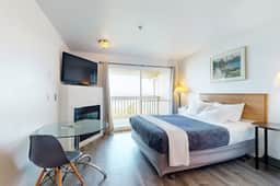 Dog Friendly Studio Condo with Ocean Views WiFi Close to Everything - Image 3