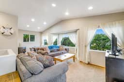 Dog friendly Home with Deck and Enclosed Yard Near Beach Access - Image 2