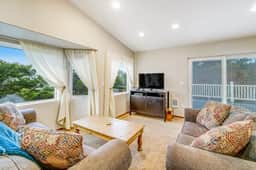 Dog friendly Home with Deck and Enclosed Yard Near Beach Access - Image 4