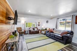 Gorgeous home overlooking the bay near a boat launch dog friendly - Image 2