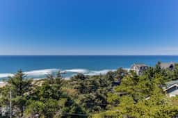 Upper Level Studio with Sweeping Ocean Views Dog Friendly - Image 2