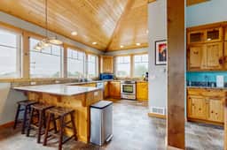 Dog friendly Neskowin Village home with ocean views private hot tub and patio - Image 3