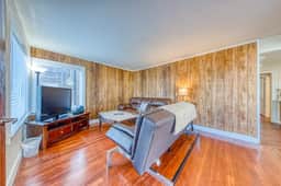 Dog Friendly Triplex 3 private apartments Easy Walk to the Beach and Town - Image 5