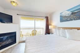 Upper Floor Oceanview Studio Perfect for Couples Free WiFi Dogs Allowed - Image 4