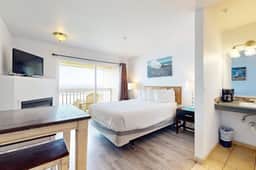 Upper Floor Oceanview Studio Perfect for Couples Free WiFi Dogs Allowed - Image 5