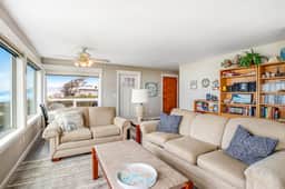 Oceanfront Dog Friendly Home with Free WiFi Perfect for a Family Beach Trip - Image 2