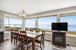Oceanfront Dog Friendly Home with Free WiFi Perfect for a Family Beach Trip - Image 5