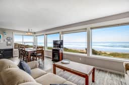 Oceanfront Dog Friendly Home with Free WiFi Perfect for a Family Beach Trip - Image 4