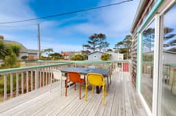 Mid century modern styled home with patio WiFi washer dryer walk to beach - Image 3