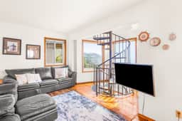 Spacious dog friendly home with ocean views sauna wood stove and WIFI - Image 2