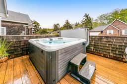 2 story home near the beach with private hot tub deck firetable and washer dryer - Image 2