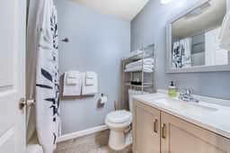 Two Dog Friendly Studios with Full Kitchen and Kitchenette Walk to the Beach - Image 4