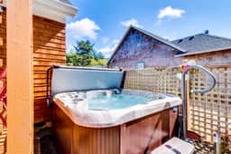 Spacious Family and Dog Friendly Home with New Private Hot Tub and Smart TVs - Image 3