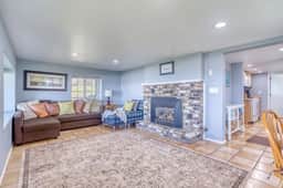 Downstairs Oceanview Hideout with Sweeping Views and Easy Beach Access - Image 5