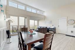 Elegant oceanfront condo with deck and extraordinary views dog friendly - Image 3