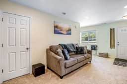 Wonderful duplex with central AC 2 washer dryers 1 minute walk to beach - Image 2