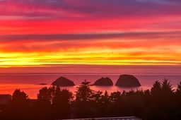 Spectacular ocean view home with fireplace and large decks dog friendly - Image 3