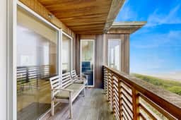 Modern Waterfront Condo Right on the Pacific Ocean Dogs Welcome - Image 2