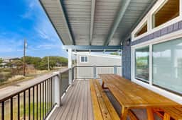 Renovated home near beach access with two kitchens and fireplace dog friendly - Image 5