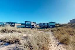 Beautiful oceanfront home with a gorgeous view - Image 2