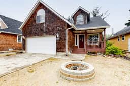 Creekside Home 5 Blocks from the Beach with Fireplace Deck Firepit Fast WiFi - Image 5