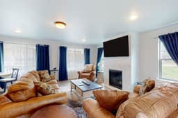 4BR home steps from the beach with private hot tub fireplace and firepit - Image 2