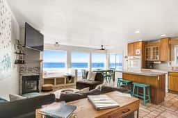 Spacious oceanfront home with patio and private hot tub dog friendly - Image 4