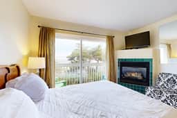 Easy Access Dog Friendly Studio with Ocean Views Short Walk to Beach - Image 5