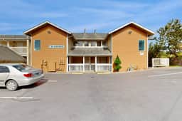 Easy Access Dog Friendly Studio with Ocean Views Short Walk to Beach - Image 2