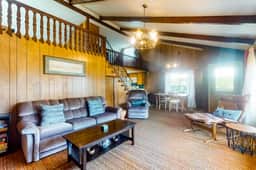 Charming dog friendly getaway with a full kitchen and firepit walk to the beach - Image 5