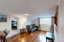 Welcoming dog friendly retreat near beach parks and Lake Lytle - Image 3