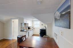 Welcoming dog friendly retreat near beach parks and Lake Lytle - Image 4