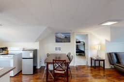 Welcoming dog friendly retreat near beach parks and Lake Lytle - Image 5