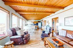 Oceanfront dog friendly home with washer dryer and fireplace - Image 4