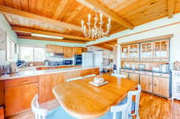 Oceanfront dog friendly home with washer dryer and fireplace - Image 3