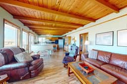 Oceanfront dog friendly home with washer dryer and fireplace - Image 2