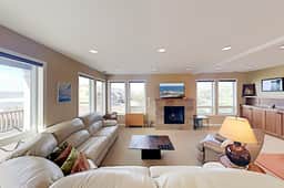 Expansive Beach Retreat 2 Decks and Balcony Corner Lot 50 to Ocean - Image 4