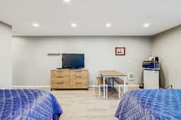 Ideally Located Room Near Downtown and the Beach Dog Friendly - Image 5