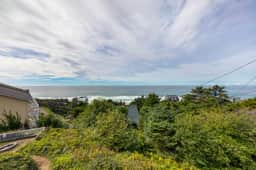 Oceanview Condo with Full Kitchen Balcony Beach Access Nearby - Image 2