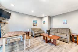 Two Room Combination Close to Downtown and Beach Dogs Welcome - Image 2