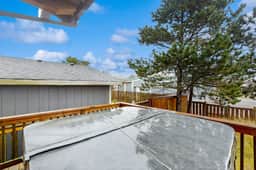 Family friendly home with private hot tub fireplace and BBQ close to beach - Image 3