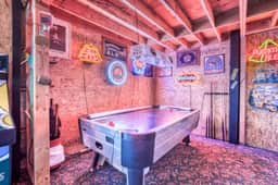 Incredibly Unique Bar Inspired Home with Private Hot Tub and near the Beach Dogs OK - Image 5